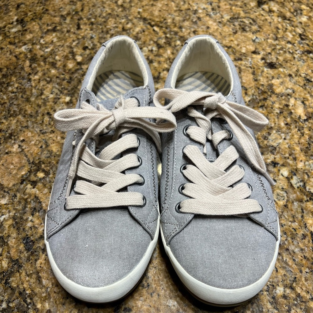 Taos WOMENS size 7